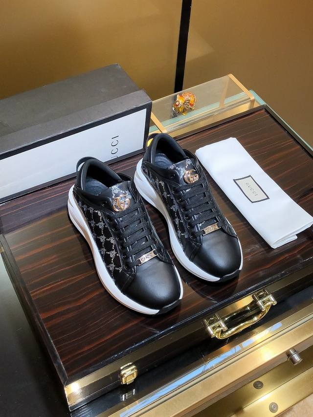 商品名称：Gucci 古驰 正规码数: 38-44 休闲鞋 商品材料：精选 牛皮鞋面，柔软羊皮内里；原厂大底。